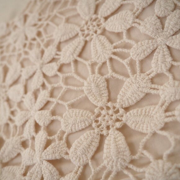 Altar’d State Amelia Spaghetti Strap Floral Flower Crochet Lace Crop Top - Picture 6 of 8